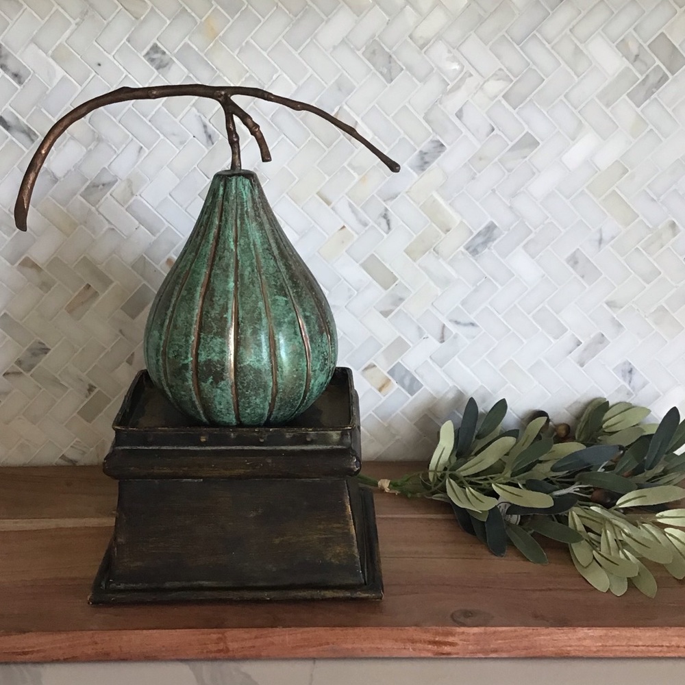Green Metal Distressed Pear With Metal Stand